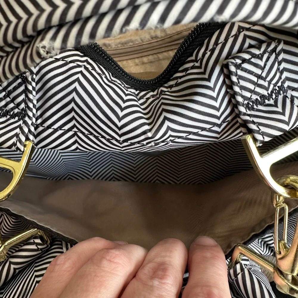 JuJuBe Black‎ and White Chevron Diaper Bag Messenger Shoulder Bag